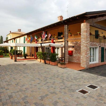 Hotel Gabarda Carpi Kültér fotó