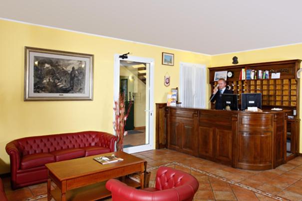 Hotel Gabarda Carpi Kültér fotó