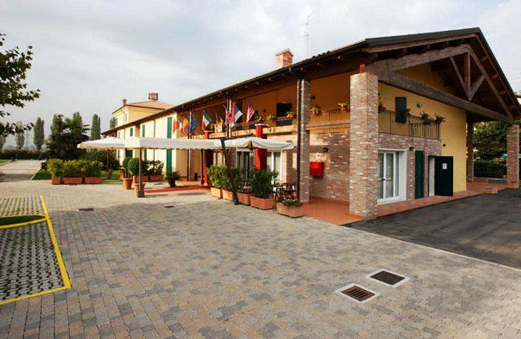 Hotel Gabarda Carpi Kültér fotó